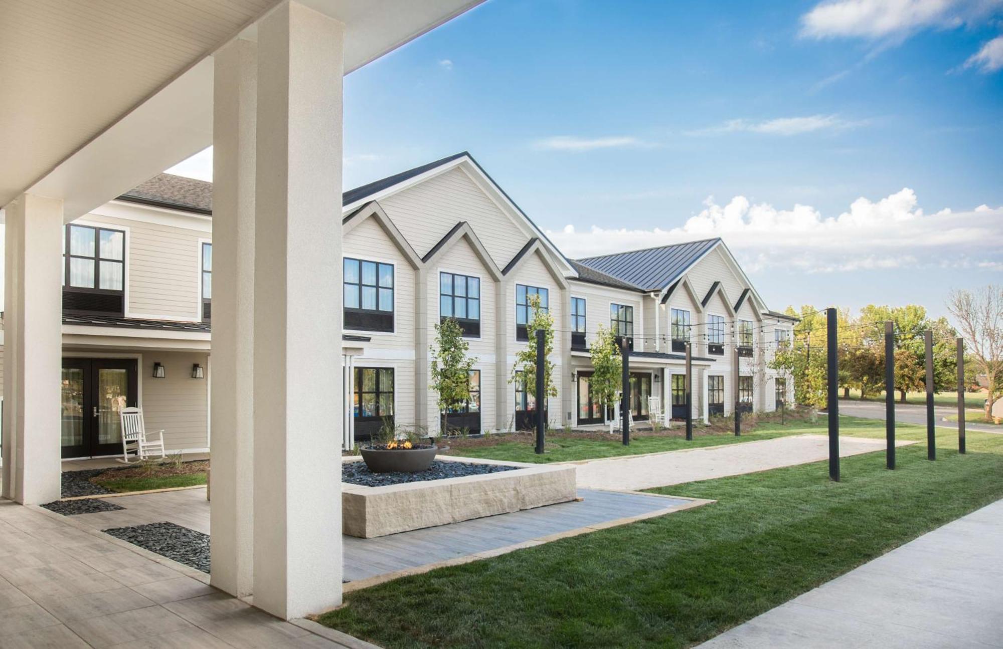 Hotel Renovo Des Moines Urbandale,Tapestry Collection Hilton Exterior foto